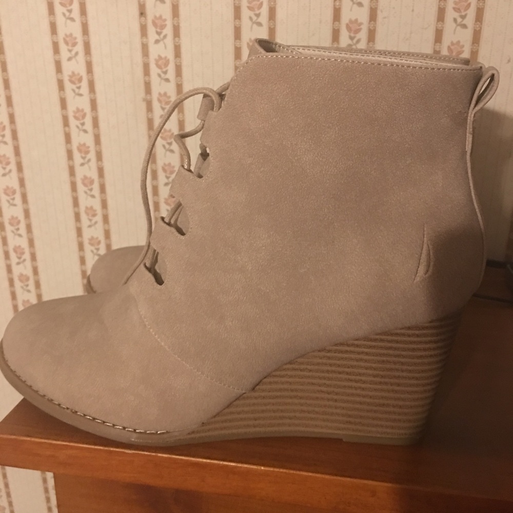 Nautica wedge boots size 11